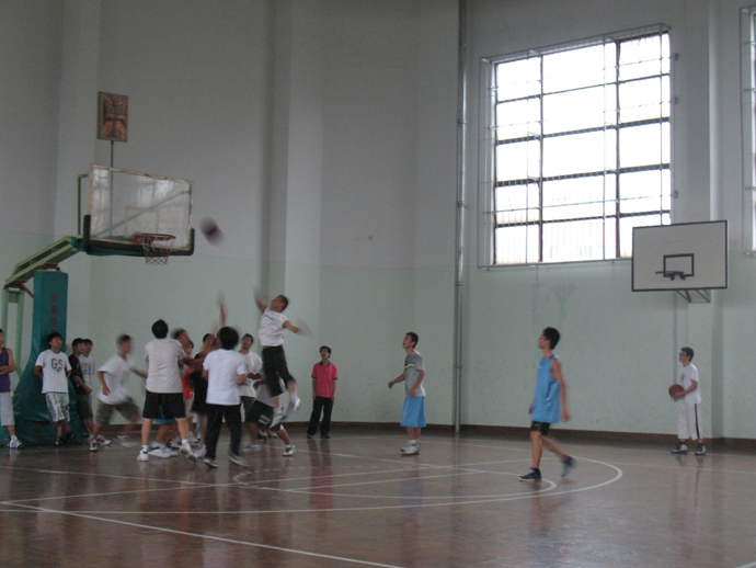 新老生篮球赛,新生力克老生夺冠