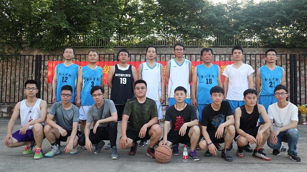 禁漫天堂
举行欢送2018届毕业生师生篮球赛
