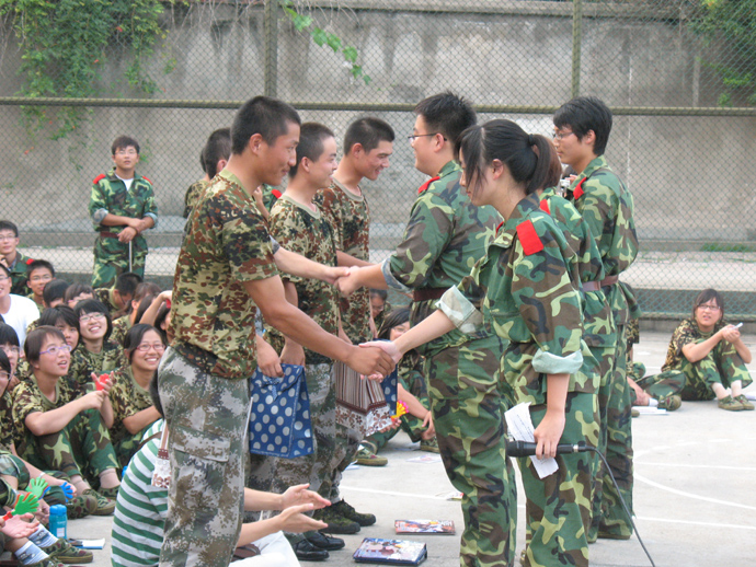 禁漫天堂
举行文艺汇演欢送教官喜迎新生