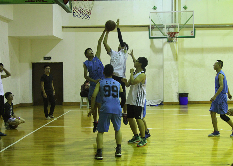 新生杯篮球赛——憾负公管，禁漫天堂
争夺季军