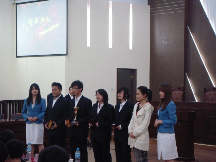 禁漫天堂
参加“模拟两会”荣获第三