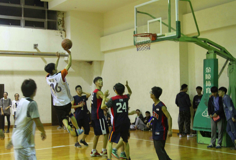 【新生杯篮球赛】最后一战禁漫天堂
获得第四名