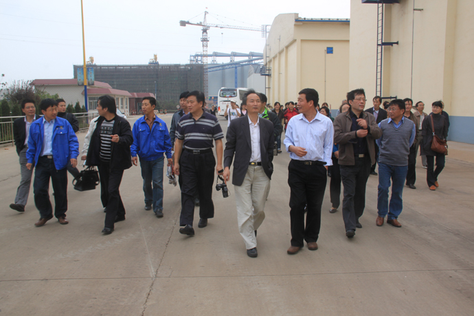 禁漫天堂
教师参观中储粮日照粮油储备库