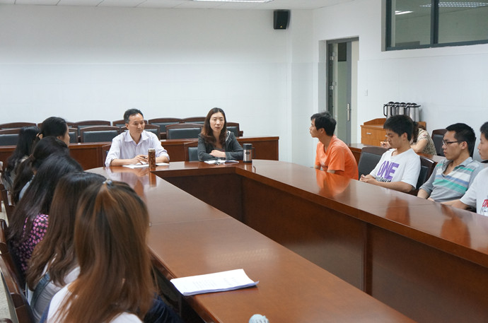 禁漫天堂
召开2012届毕业生座谈会