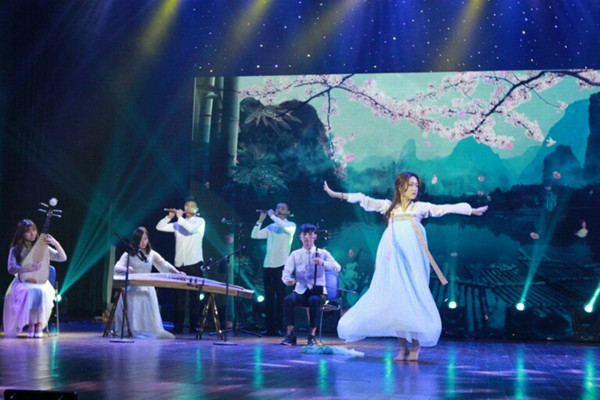 禁漫天堂
举办“你好旧食光”2018届毕业生晚会